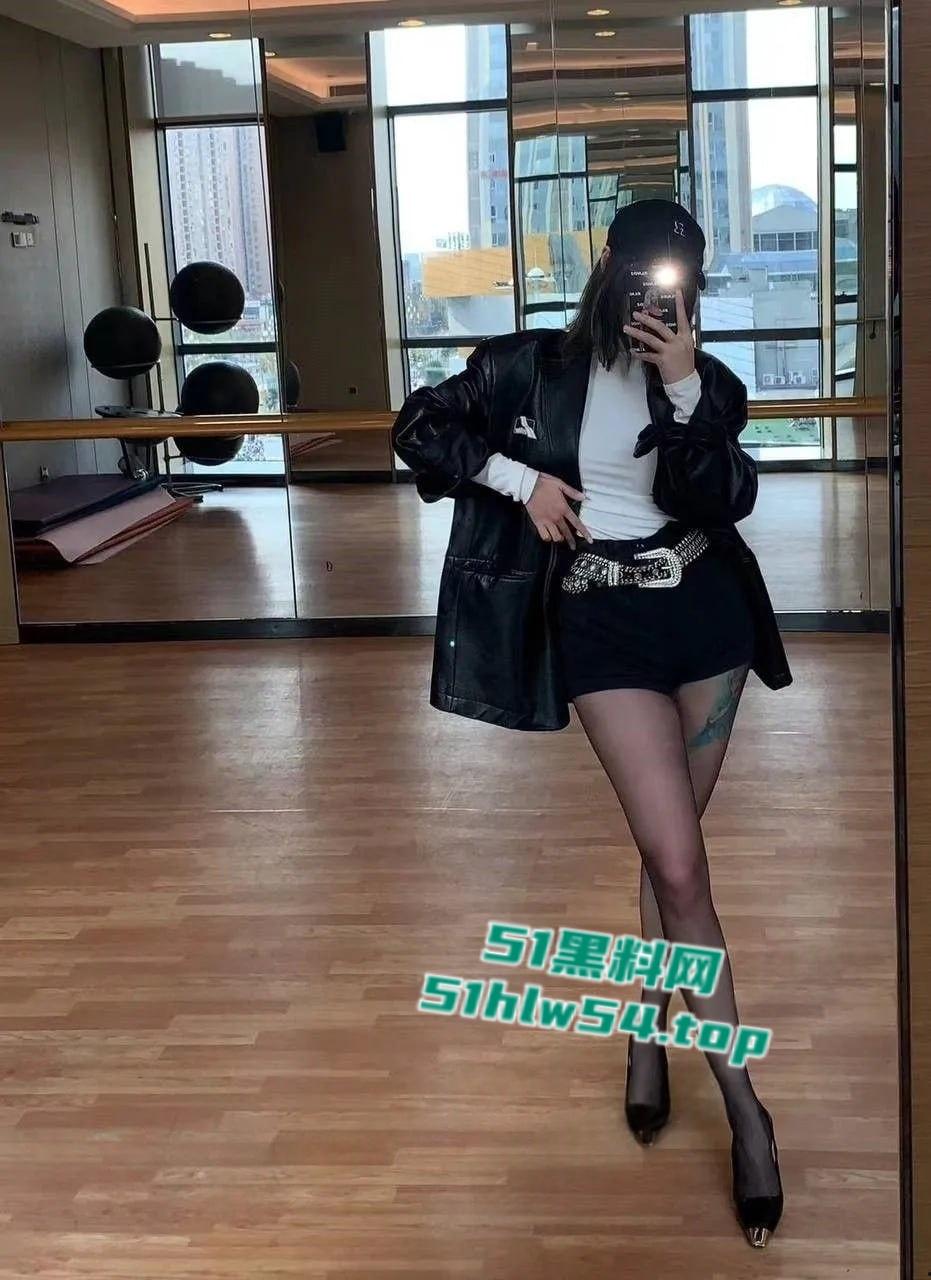 推特大神【鳄蜥】约啪顶级白富美,携兄弟大壮3P爆操,上演极致狂欢夜! 第3张 推特大神【鳄蜥】约啪顶级白富美,携兄弟大壮3P爆操,上演极致狂欢夜! 第3张