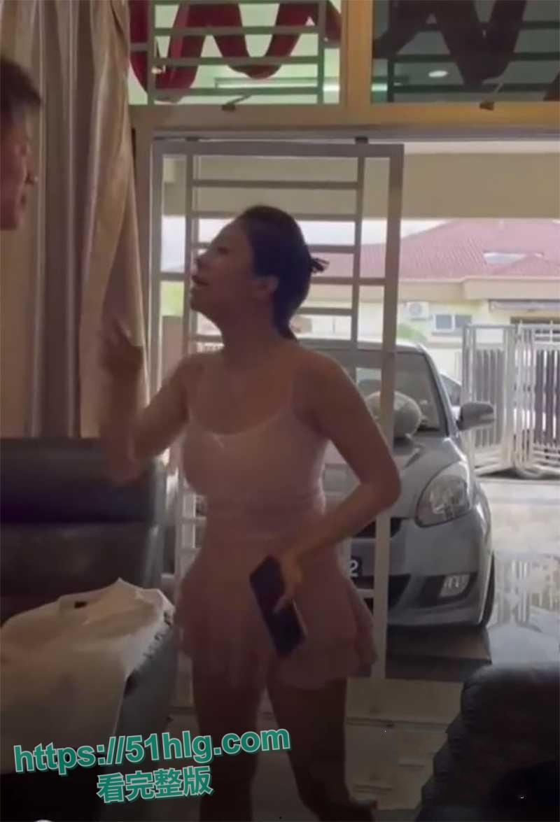 【广州】美艳人妻现场直播抓奸！小三家踢馆被情敌挑衅，骑脖暴揍出轨老公，原配这身材真赞  第1张