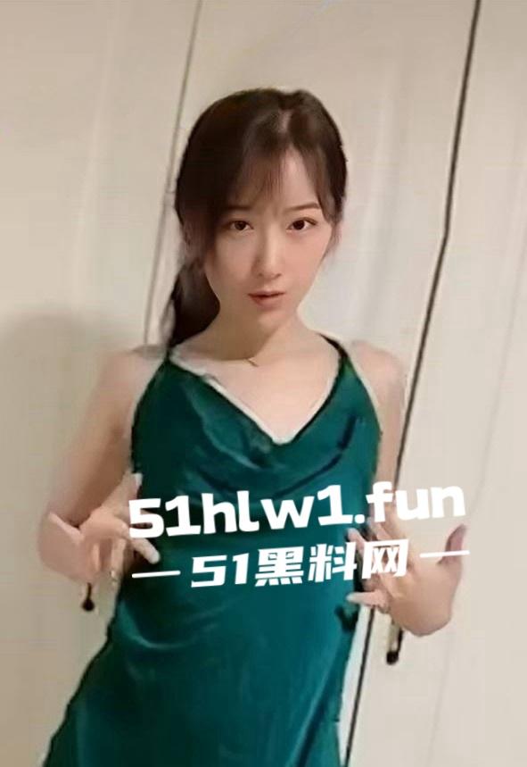 山东烟台人妻【颜馥】网上裸聊自慰极品骚货饥渴难耐用假屌狂插多毛蜜穴淫水四溅浪叫不止。 第6张 山东烟台人妻【颜馥】网上裸聊自慰极品骚货饥渴难耐用假屌狂插多毛蜜穴淫水四溅浪叫不止。 第6张