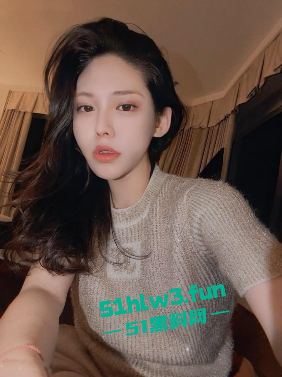 瓜友投稿酒吧撩骚颜值美女喝多了骚劲十足,醉酒后渴望大鸡巴带到酒店疯狂吃鸡眼神迷离吃得好香啊 第1张 瓜友投稿酒吧撩骚颜值美女喝多了骚劲十足,醉酒后渴望大鸡巴带到酒店疯狂吃鸡眼神迷离吃得好香啊 第1张