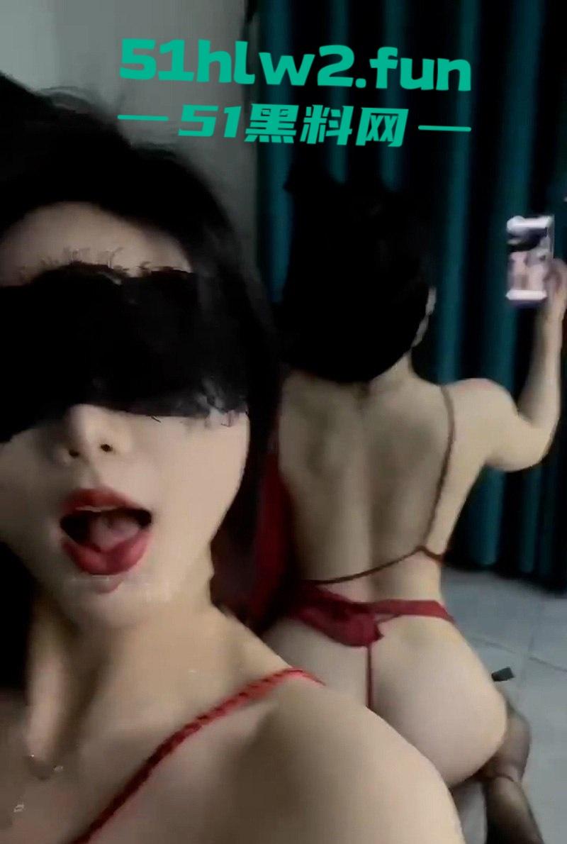 抖音网红【不骚不要钱】黑丝高跟足交自慰喷水,巨乳反差婊金主定制流出,奶子贴脸挤得人喘不过气! 第5张 抖音网红【不骚不要钱】黑丝高跟足交自慰喷水,巨乳反差婊金主定制流出,奶子贴脸挤得人喘不过气! 第5张