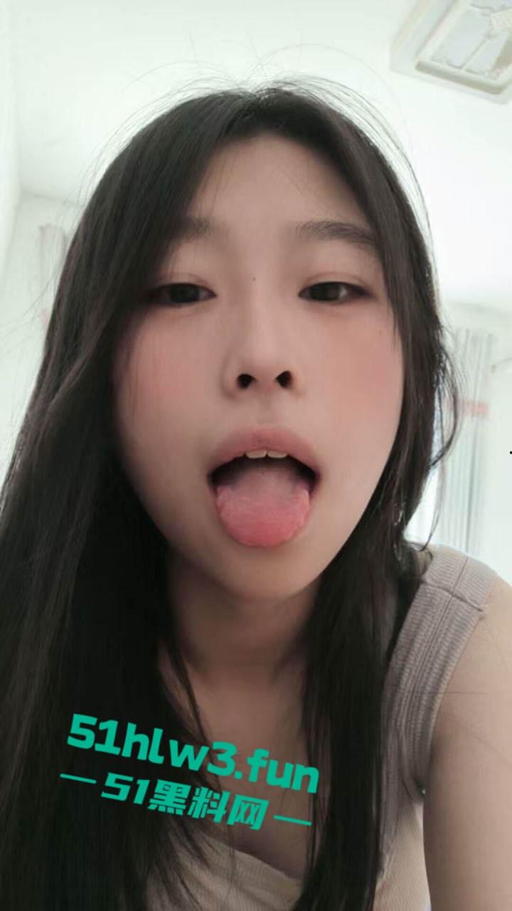 极品眼镜小母狗【季翰文】超反差的性感骚货颜值清纯甜美,内在母狗一只高潮脸居家自慰视频流出。 第1张 极品眼镜小母狗【季翰文】超反差的性感骚货颜值清纯甜美,内在母狗一只高潮脸居家自慰视频流出。 第1张