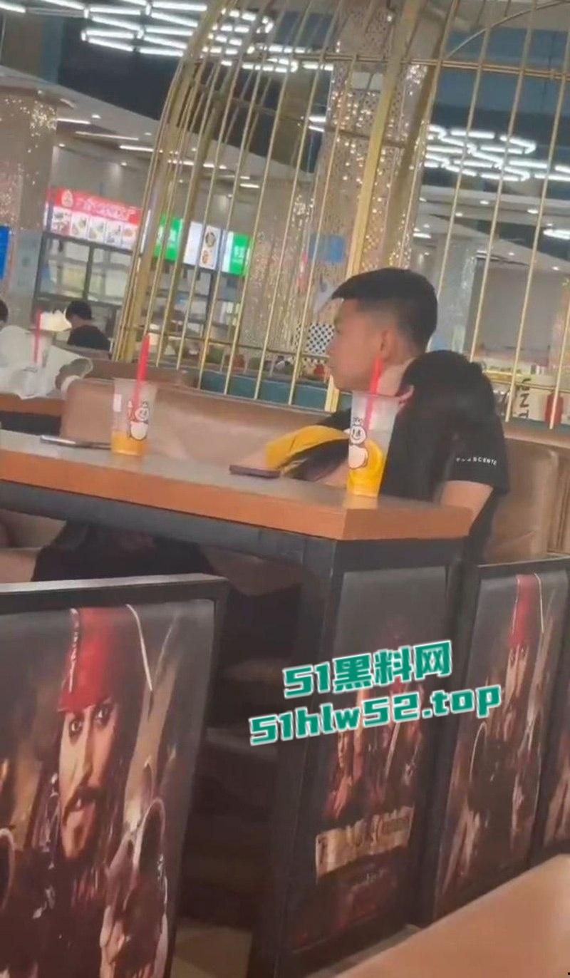 青岛技师学院学生食堂激情口交,狗男女视频惨遭微信群疯传,瓜友们都惊呆了这么刺激的吗? 第3张 青岛技师学院学生食堂激情口交,狗男女视频惨遭微信群疯传,瓜友们都惊呆了这么刺激的吗? 第3张