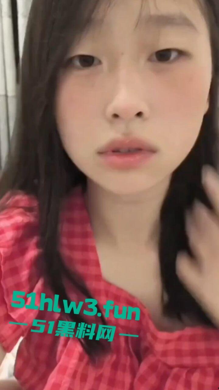 极品眼镜小母狗【季翰文】超反差的性感骚货颜值清纯甜美,内在母狗一只高潮脸居家自慰视频流出。 第2张 极品眼镜小母狗【季翰文】超反差的性感骚货颜值清纯甜美,内在母狗一只高潮脸居家自慰视频流出。 第2张