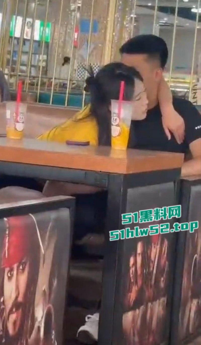 青岛技师学院学生食堂激情口交,狗男女视频惨遭微信群疯传,瓜友们都惊呆了这么刺激的吗? 第5张 青岛技师学院学生食堂激情口交,狗男女视频惨遭微信群疯传,瓜友们都惊呆了这么刺激的吗? 第5张