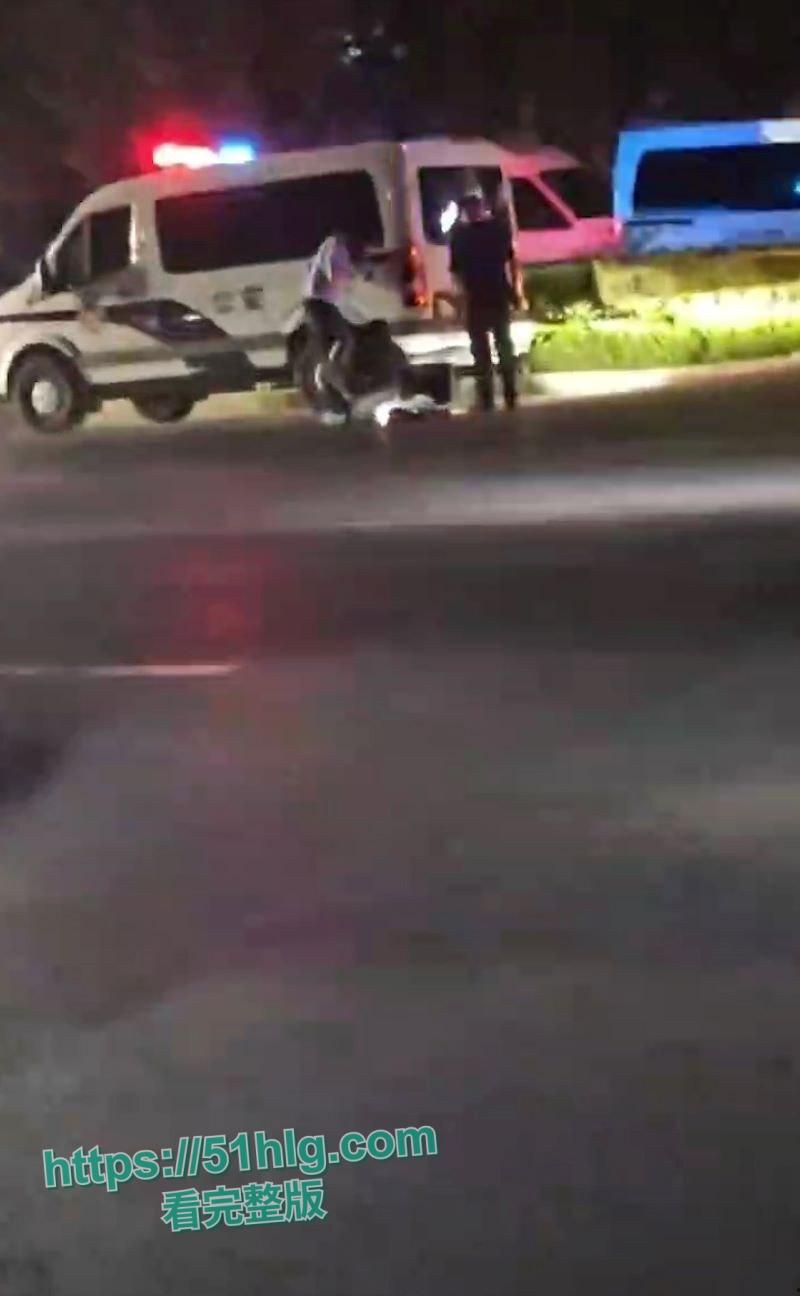 【山东诸城】繁荣路惊现死人头！伫立在马路中央周边血迹斑驳，路过行人被吓的当场昏厥，胆小勿入！  第2张