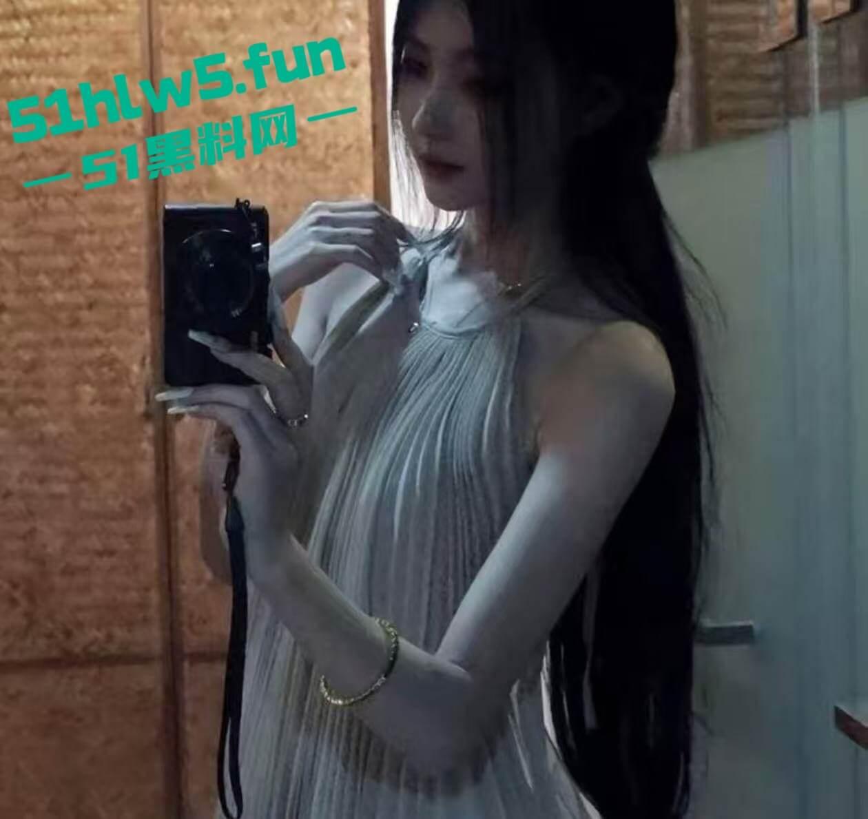 抖音高颜值网红【寺圭森寺森】直播时被操逼吗? 面无表情继续直播,引发网友们的高度关注。 第3张 抖音高颜值网红【寺圭森寺森】直播时被操逼吗? 面无表情继续直播,引发网友们的高度关注。 第3张