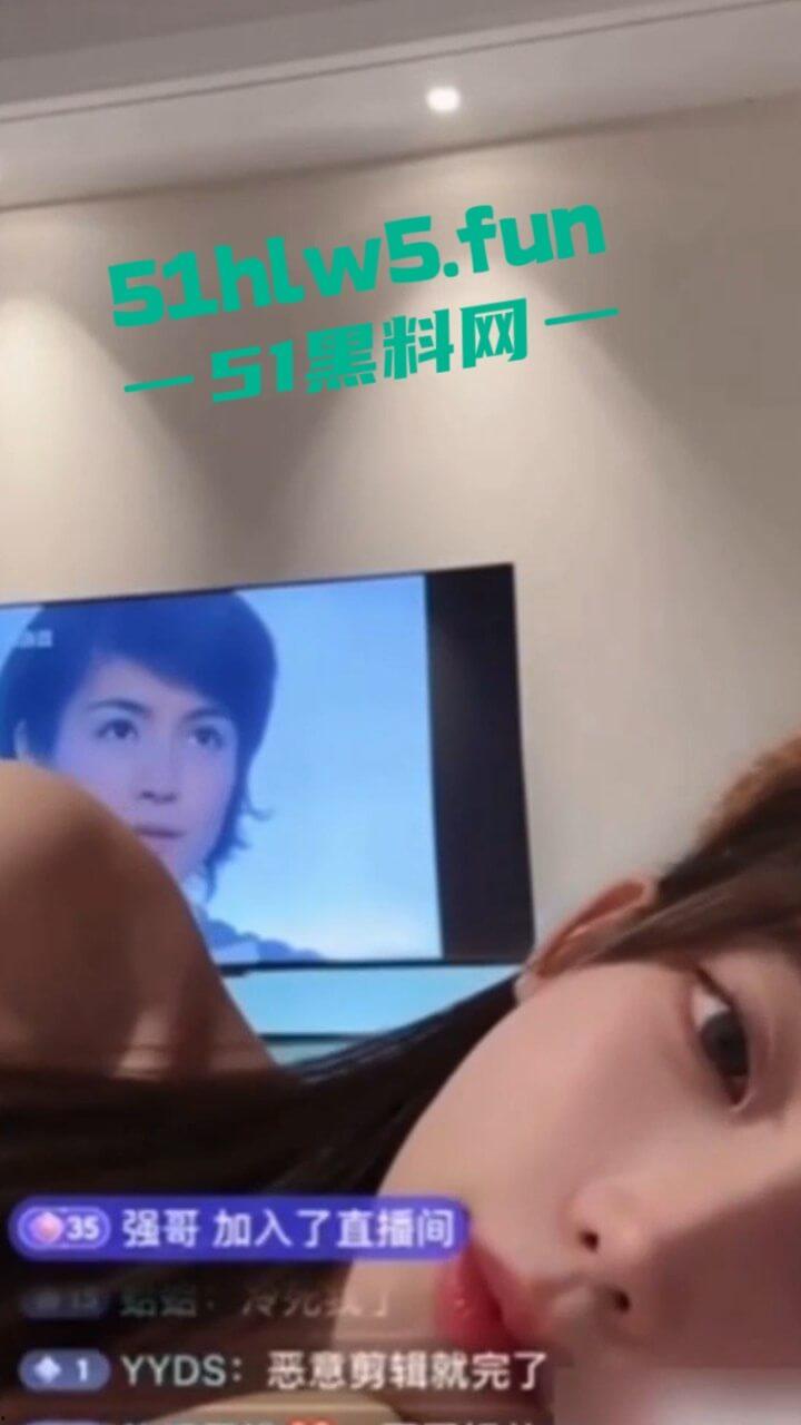 抖音高颜值网红【寺圭森寺森】直播时被操逼吗? 面无表情继续直播,引发网友们的高度关注。 第6张 抖音高颜值网红【寺圭森寺森】直播时被操逼吗? 面无表情继续直播,引发网友们的高度关注。 第6张
