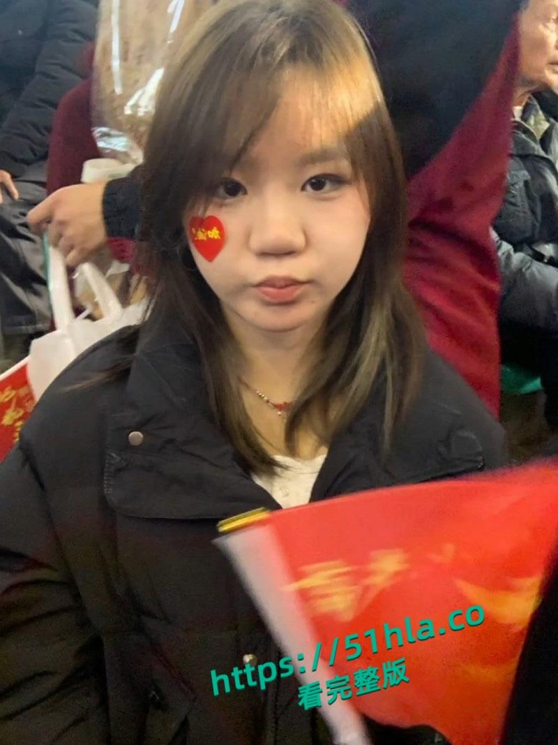 陕西商洛十九岁清纯大一学妹【吴睿尧】微胖母狗假期在家发情，遭炮友远程调教浑身写满下贱铭文！  第1张