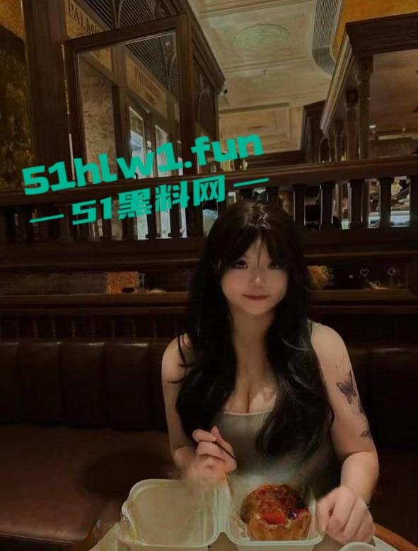 杭州旅游职业学院肥猪【翁晓烨】 把多个男人当冤种,长期PUA男友与自己男人做爱还要按次算费。 第25张 杭州旅游职业学院肥猪【翁晓烨】 把多个男人当冤种,长期PUA男友与自己男人做爱还要按次算费。 第25张