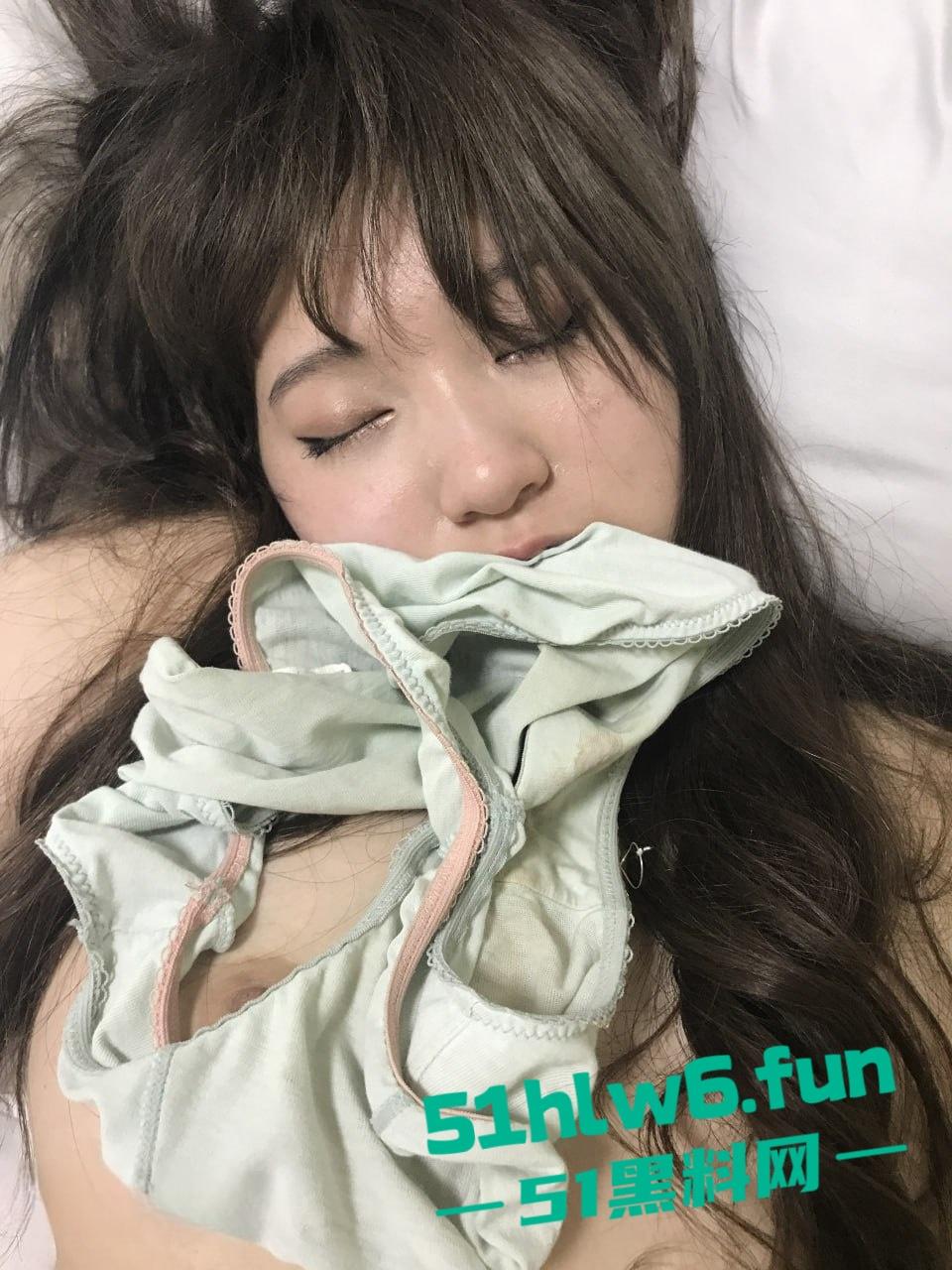 绿帽瓜友投稿，分享自己的大奶极品女友还灌醉迷晕后给兄弟玩，这真是义父级的好兄弟啊。  第6张