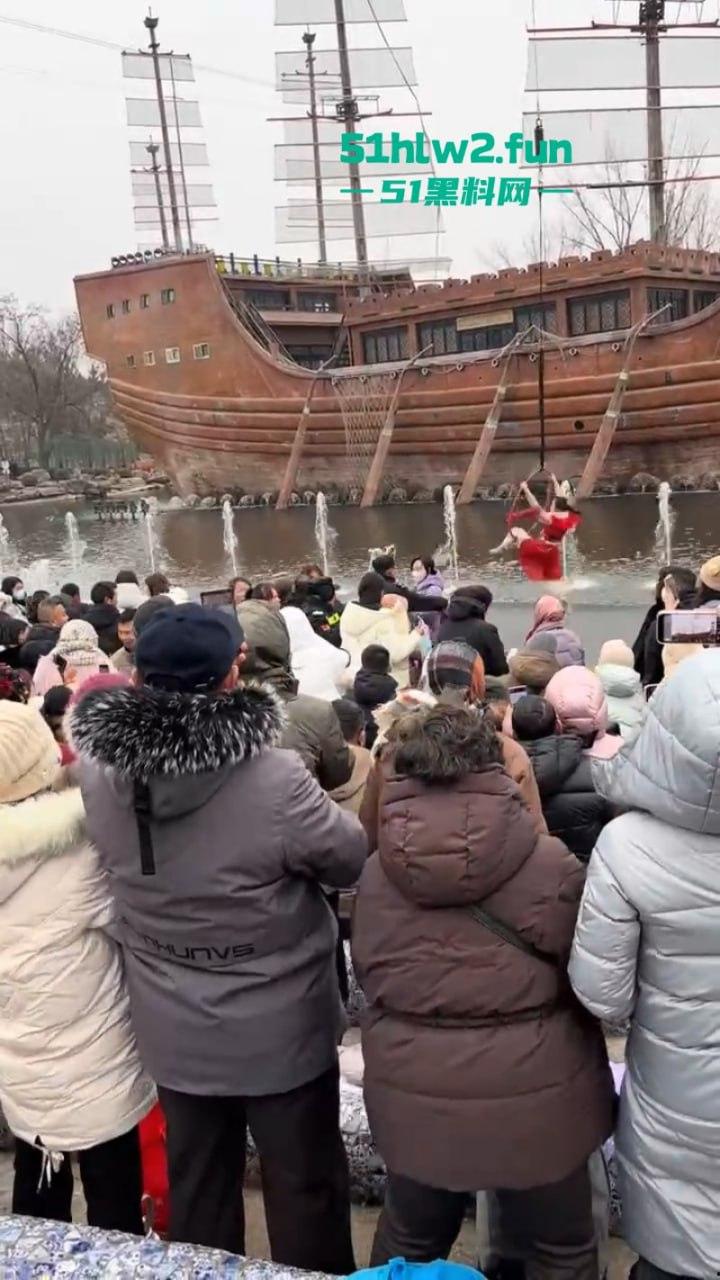 过年出游成风气,路见不平先插队!河南景区多次发生打架事件激烈打斗场面比表演还好看。 第1张 过年出游成风气,路见不平先插队!河南景区多次发生打架事件激烈打斗场面比表演还好看。 第1张