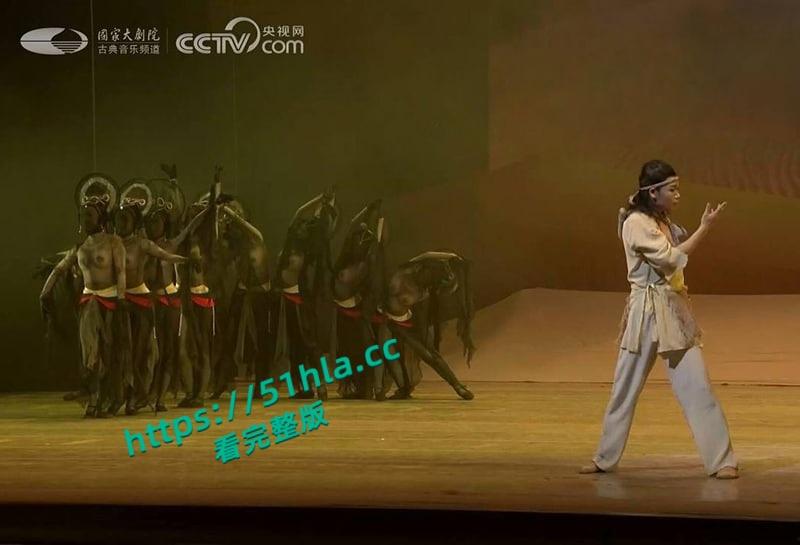 央视网直播经典舞剧【大梦敦煌】惊现露乳装，飞天神女纱裙薄透，近乎赤裸美乳全露，高雅艺术变人体秀！  第2张