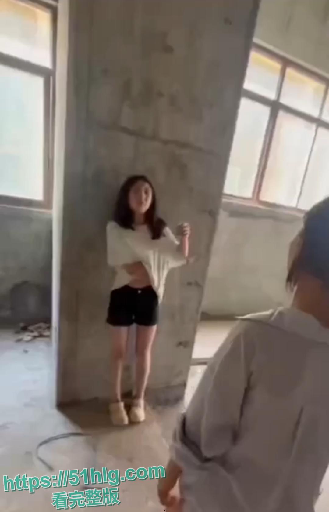 全网封杀重磅大瓜！【四川江油】14岁女孩惨遭校园霸凌 殴打辱骂过后还将其带入房间用汤勺敲打奶子和嫩穴 让男人强奸她 真够残忍  第1张