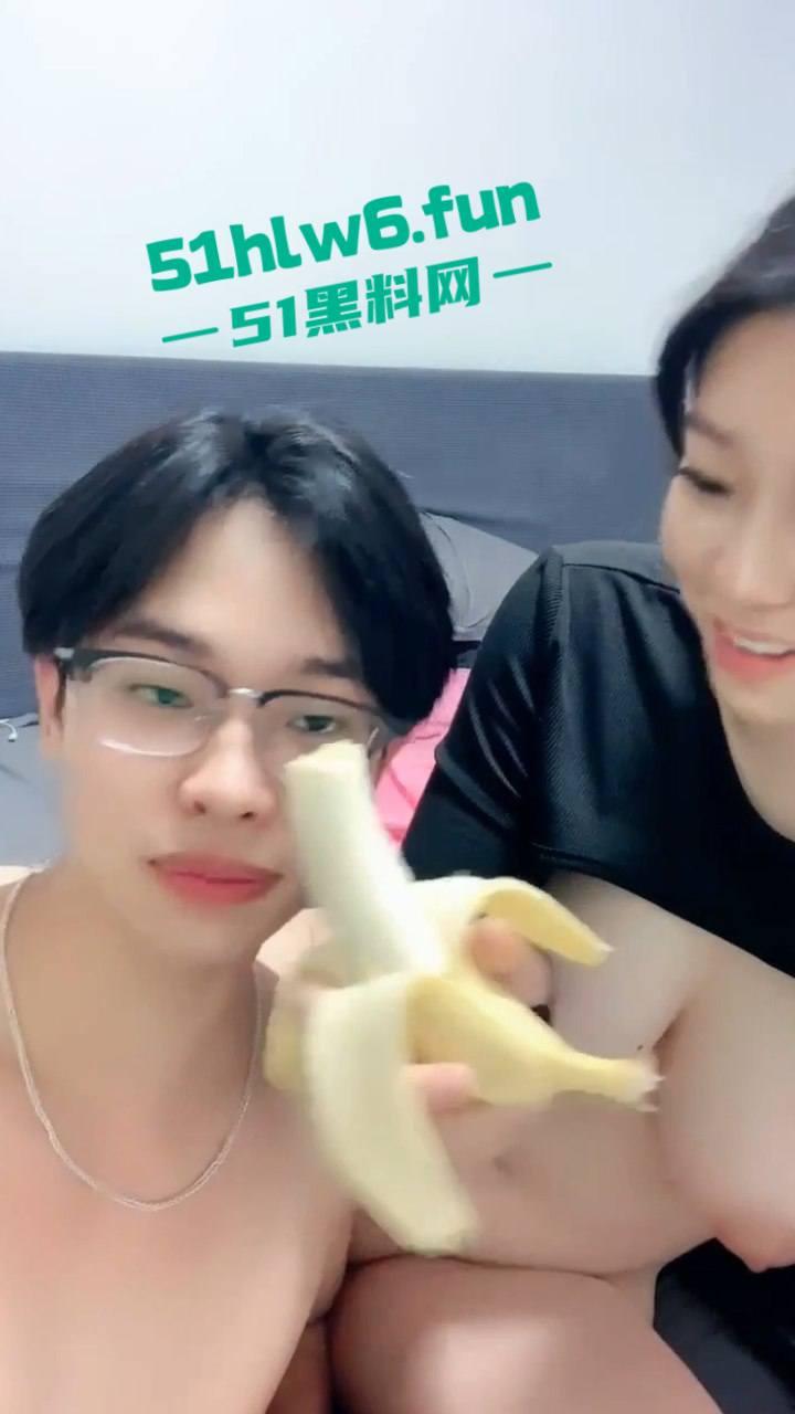 高颜值巨乳嫩妹，为了赚钱和男友下海镜头前疯狂性爱，两颗大奶被操的摇晃不断无套内射淫荡至极。  第6张