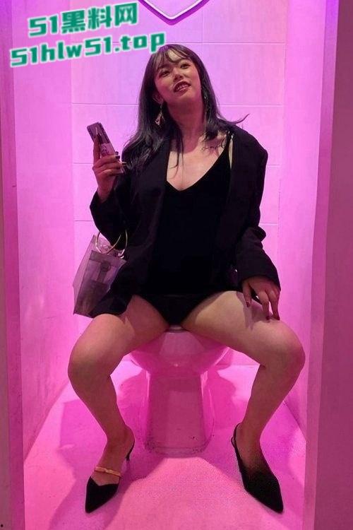 高学历上海外国语大学，巨乳御姐反差婊【向丽莉】表情超管理丰富，男友性爱视频泄密流出。  第1张