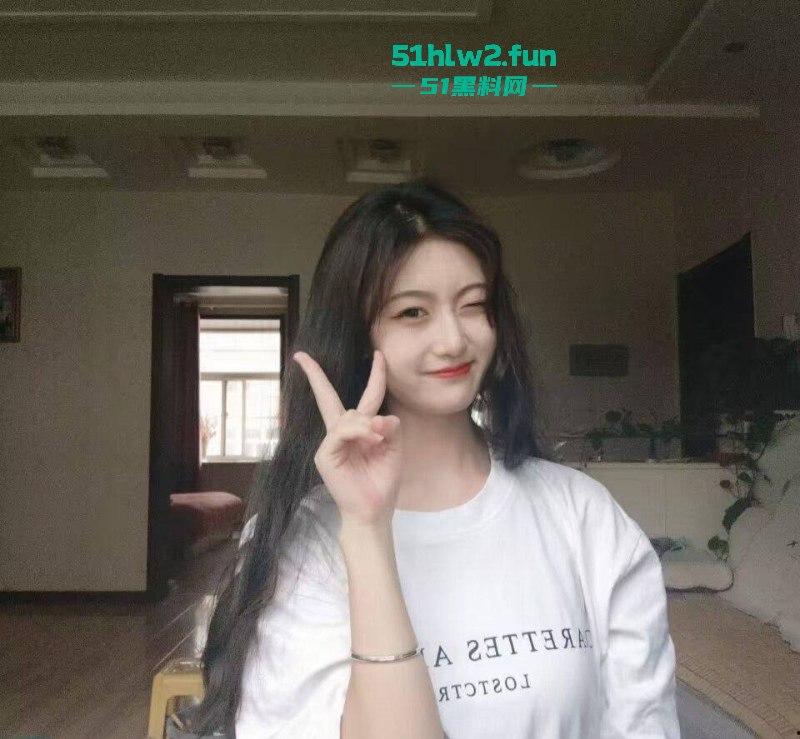 超高颜值极品身材清纯学生妹，与男友啪啪自拍视频被渣男曝光流出，床上主动清纯妹表演秀。  第2张