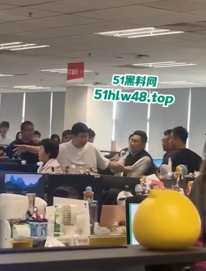 京东员工神操作借职务之便,睡供应商老婆被老公发现后,携全家到公司讨要说法。 第6张 京东员工神操作借职务之便,睡供应商老婆被老公发现后,携全家到公司讨要说法。 第6张