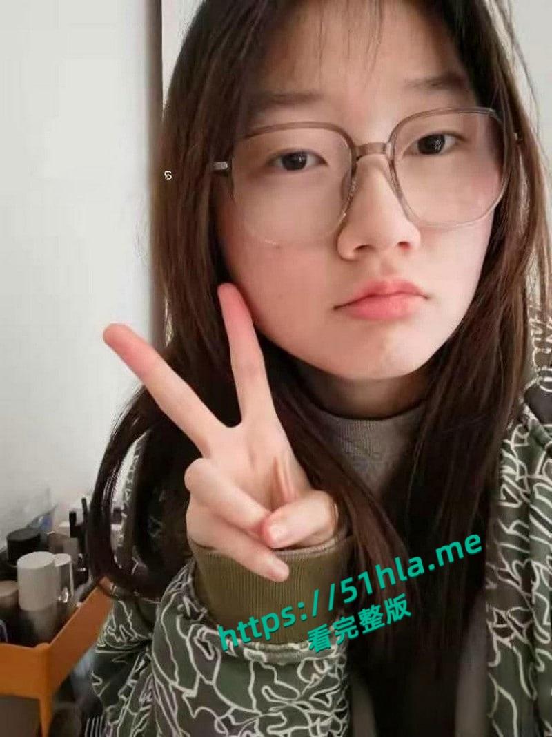 曲阜师范大学【何鑫】与男友性爱视频流出,白嫩胴体让人欲罢不能,对镜玩穴足交伺候主人超劲爆! 第1张 曲阜师范大学【何鑫】与男友性爱视频流出,白嫩胴体让人欲罢不能,对镜玩穴足交伺候主人超劲爆! 第1张