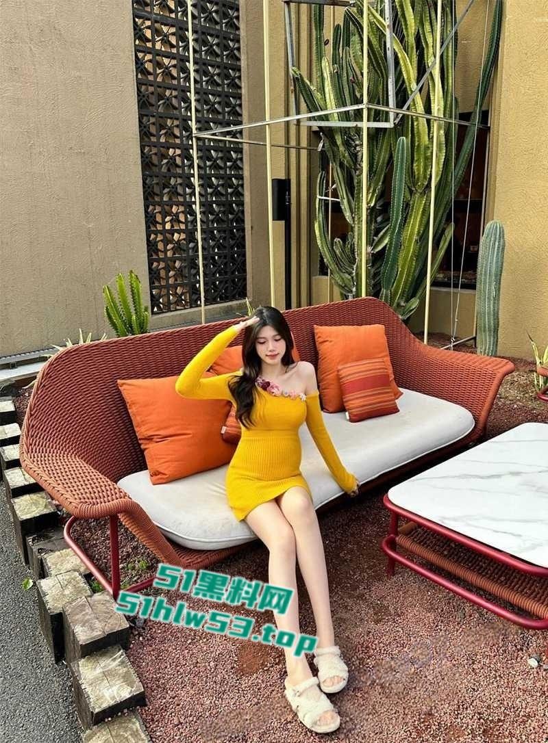 湖北极品孕妇【李芝依】妊娠期当转孕珠挑逗金主，后入抽插时翘臀高撩，如此美妇令人心神激荡！  第3张