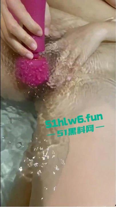 妈妈的丰乳肥臀【6】酒店开房,给老妈精油按摩舒缓高潮,高质量全程无尿点。 第9张 妈妈的丰乳肥臀【6】酒店开房,给老妈精油按摩舒缓高潮,高质量全程无尿点。 第9张