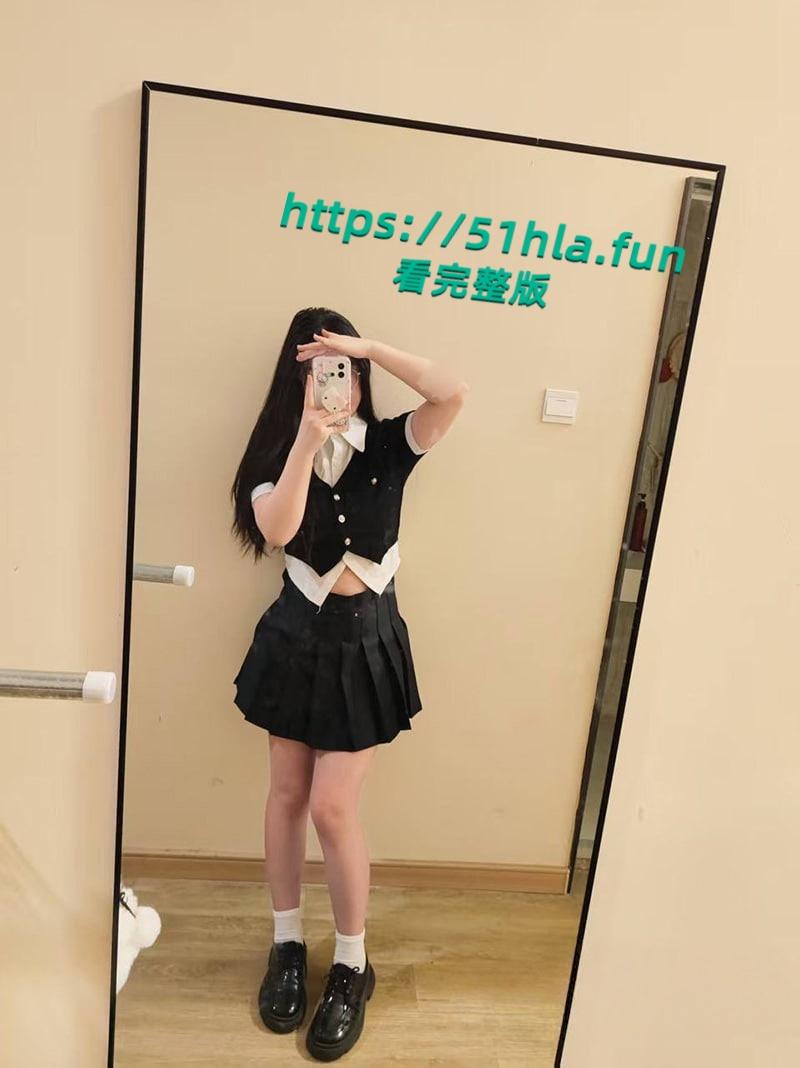 乱伦系列之表妹，海角乱伦大神【纯爱藏黄刀】趁机挑逗狂草表妹，没想到表妹竟然潮喷了！  第2张