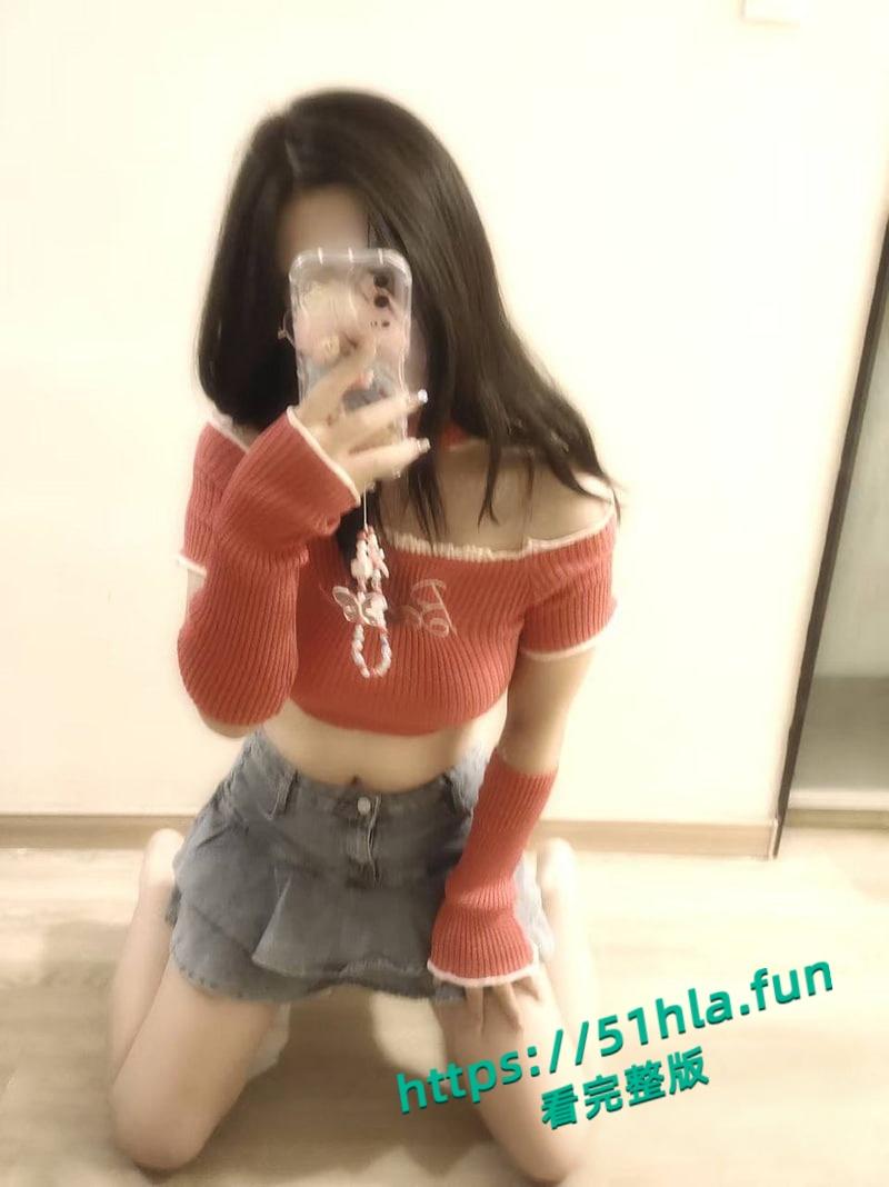 乱伦系列之表妹，海角乱伦大神【纯爱藏黄刀】趁机挑逗狂草表妹，没想到表妹竟然潮喷了！  第3张