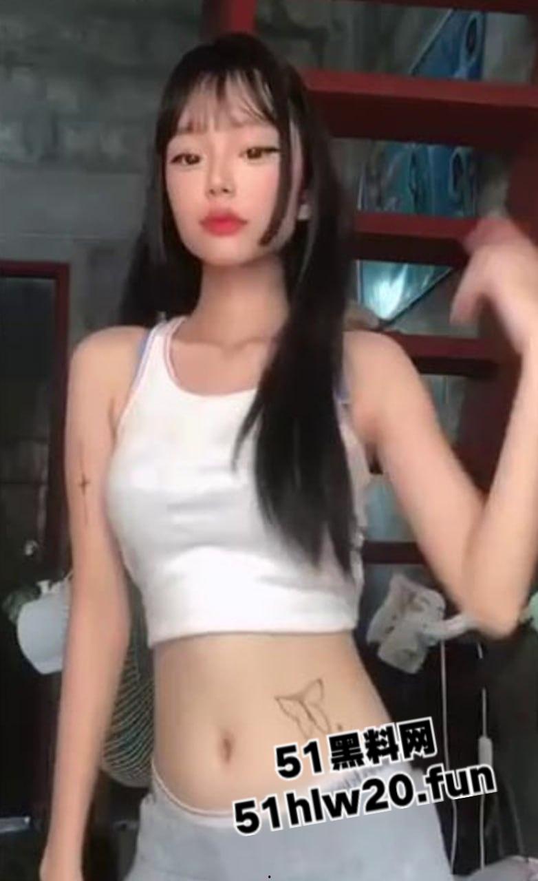 约啪大神分享，新约的高颜值精神小妹性感细腰美腿美乳饱满，自拍勾引视频渴望被大鸡巴爆操。  第1张