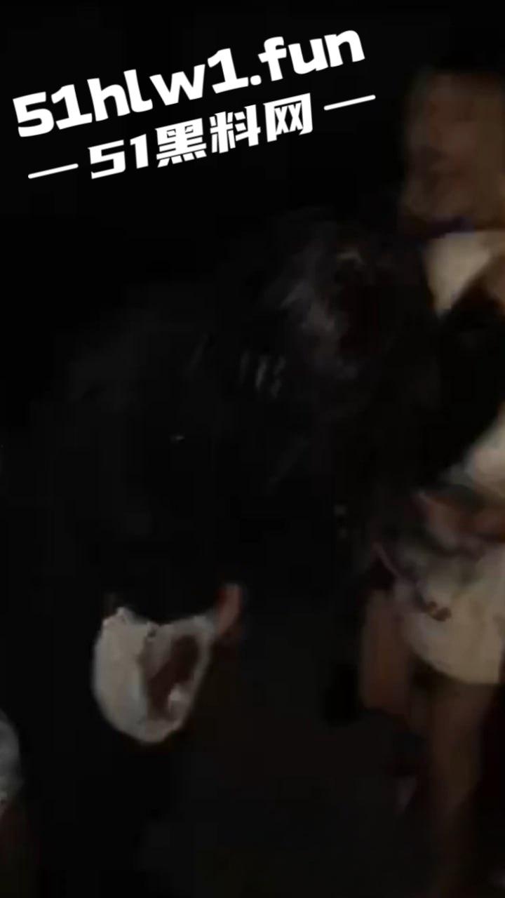 霸凌女的现世报！安徽铜陵精神小妹霸凌同班女生索要奶茶 被女生校外大姐头带人围殴 简直不要太爽！  第1张