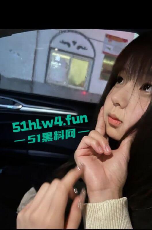 衡阳师范大学【高燕燕】极品身材颜值萝莉,平时超甜美的可爱嫩妹被篮球队长拿下,到了床上秒变母狗。 第3张 衡阳师范大学【高燕燕】极品身材颜值萝莉,平时超甜美的可爱嫩妹被篮球队长拿下,到了床上秒变母狗。 第3张