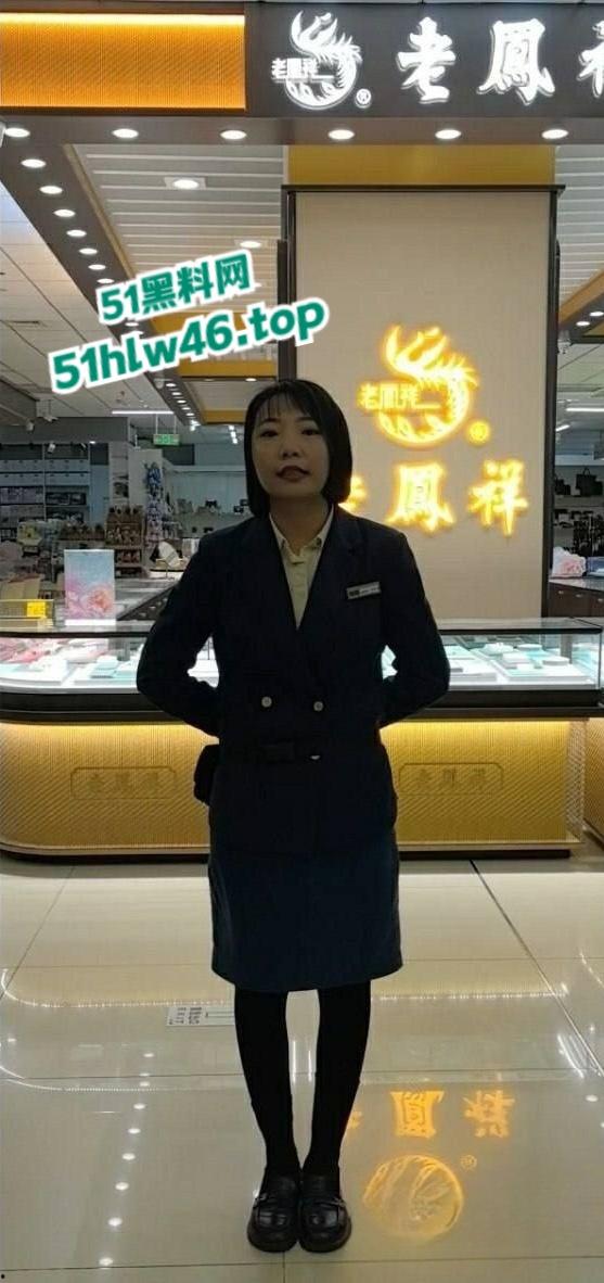 河北衡水捉奸现场,信誉楼老凤祥女店长和有钱客人发展地下恋情,原配妻子捉奸当场爆揍。 第7张 河北衡水捉奸现场,信誉楼老凤祥女店长和有钱客人发展地下恋情,原配妻子捉奸当场爆揍。 第7张
