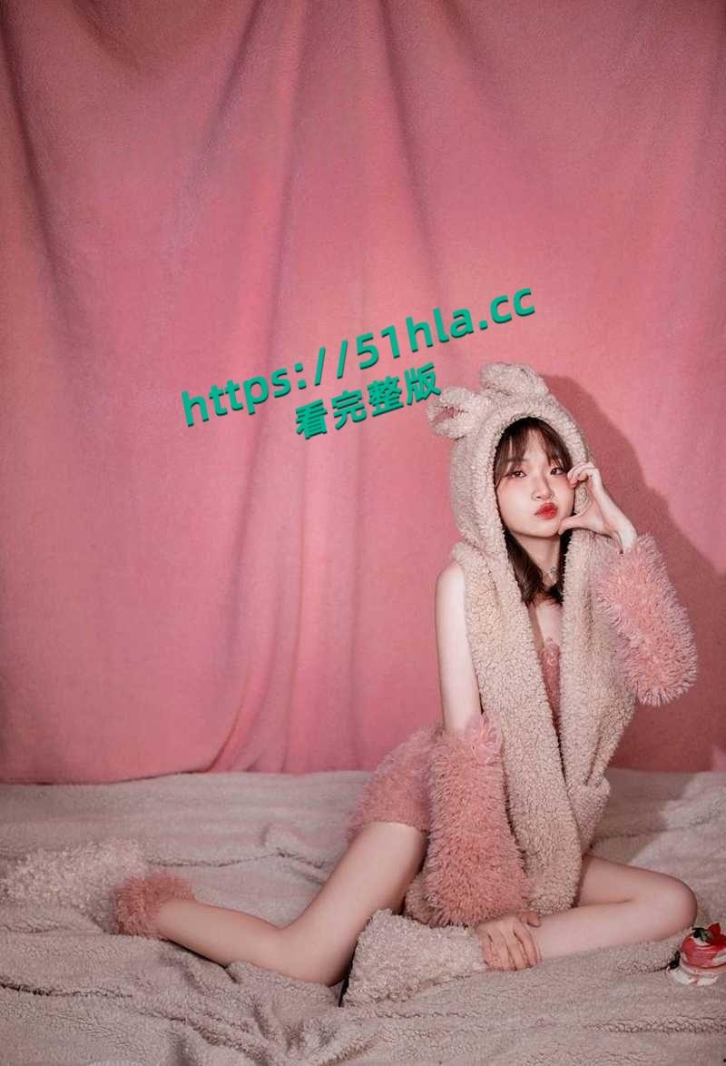 杭州文静嫩妹【王晓冉】不雅视频被男友曝出，清纯脸蛋配黑丝自拍裸照，露脸舔屌被猛操表情超淫！  第3张