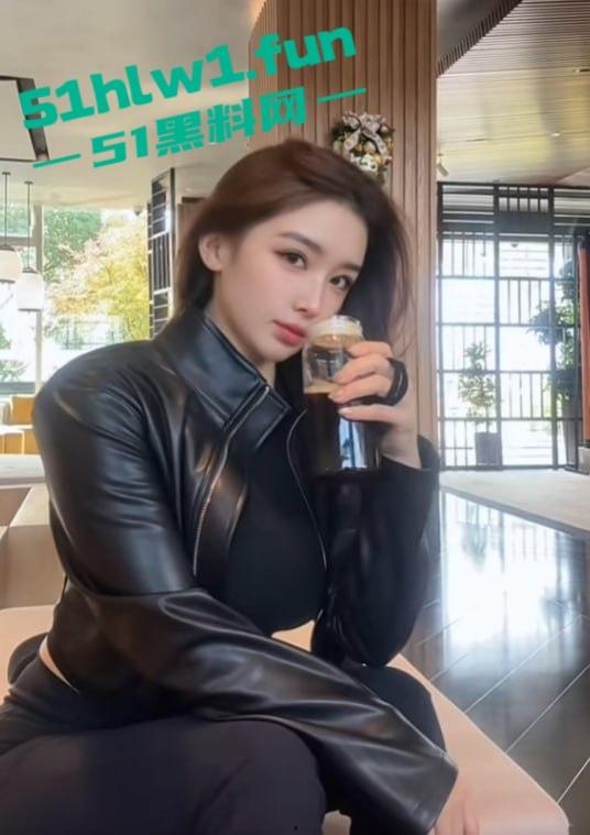 抖音【健身小猫】最新福利视频第二弹，蜜桃臀骚货又被金主爆操，黑丝后入自动拨回弹性顶级，全网独家曝光！  第2张