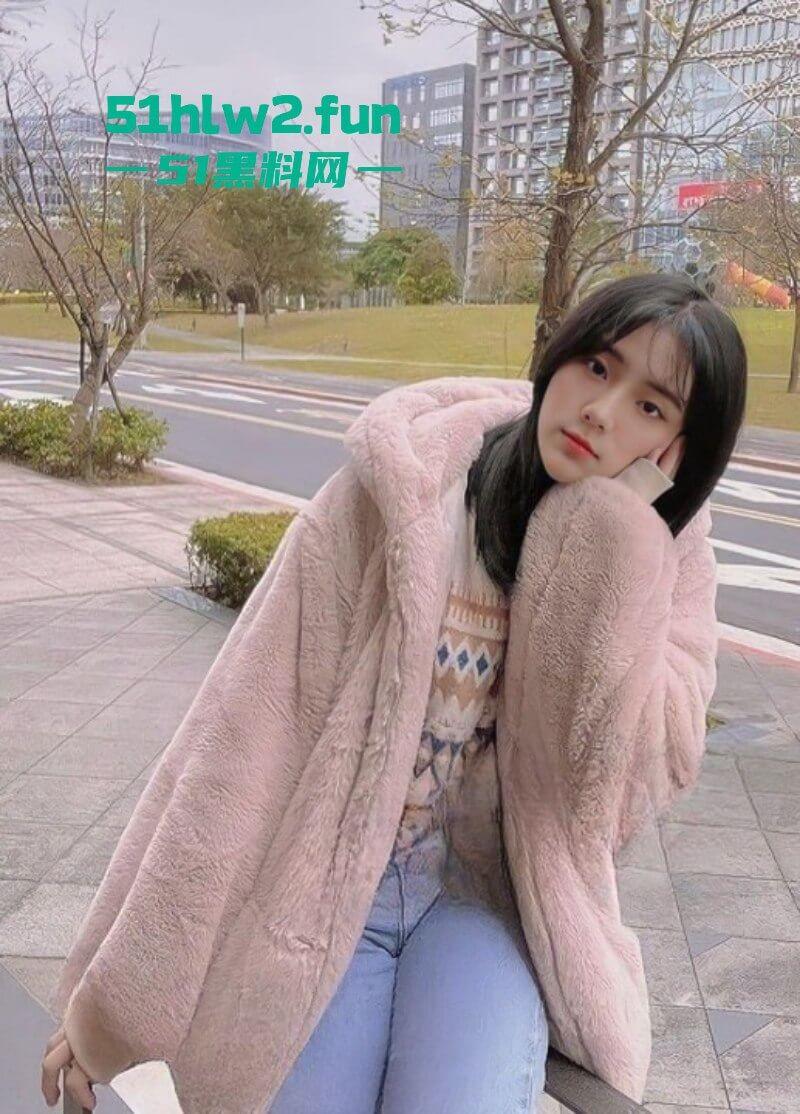 你喜欢的样子我都有，清纯颜值型女大学生送给男友的特殊开学礼物，泄欲发骚拍下视频被泄密！  第2张