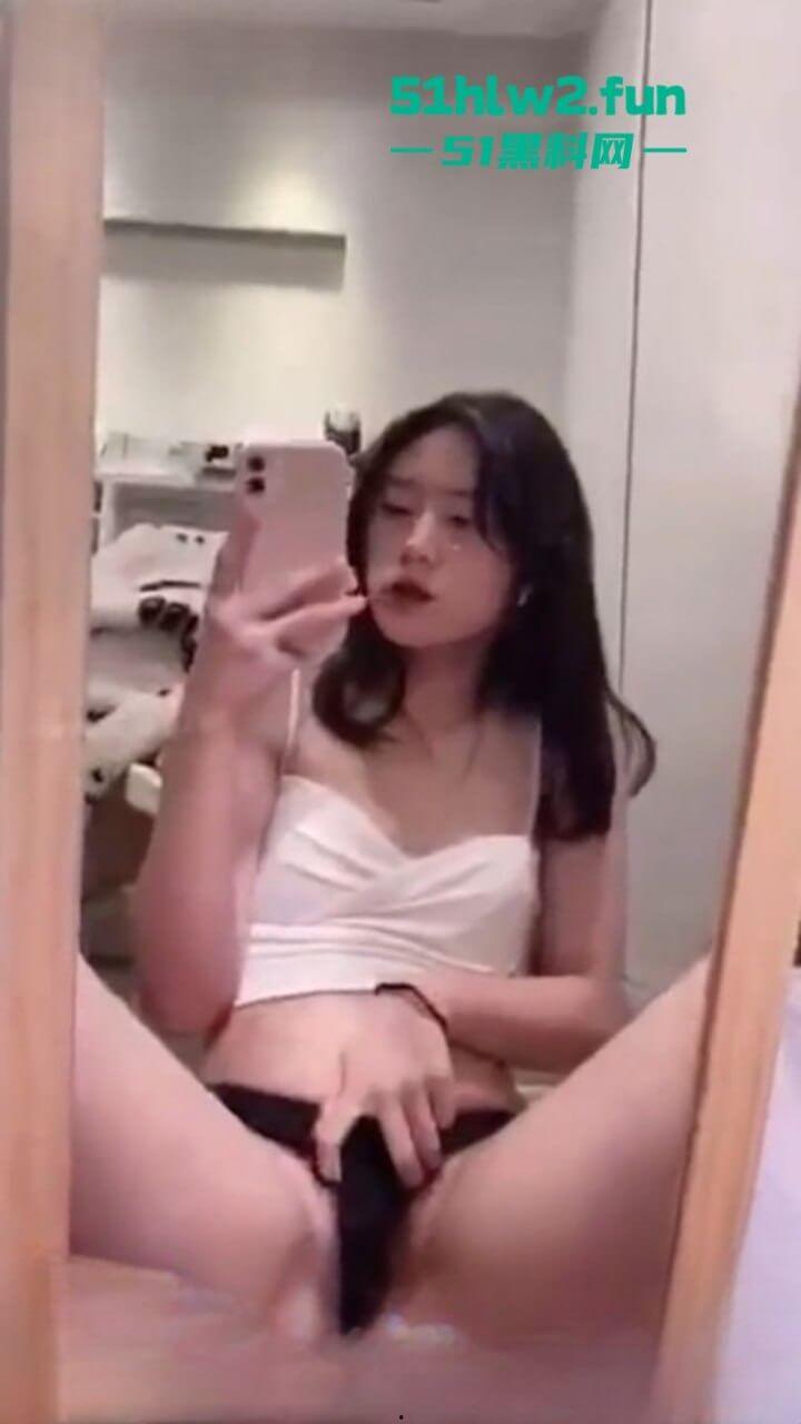 你喜欢的样子我都有，清纯颜值型女大学生送给男友的特殊开学礼物，泄欲发骚拍下视频被泄密！  第3张