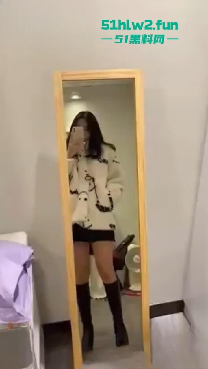 你喜欢的样子我都有，清纯颜值型女大学生送给男友的特殊开学礼物，泄欲发骚拍下视频被泄密！  第5张