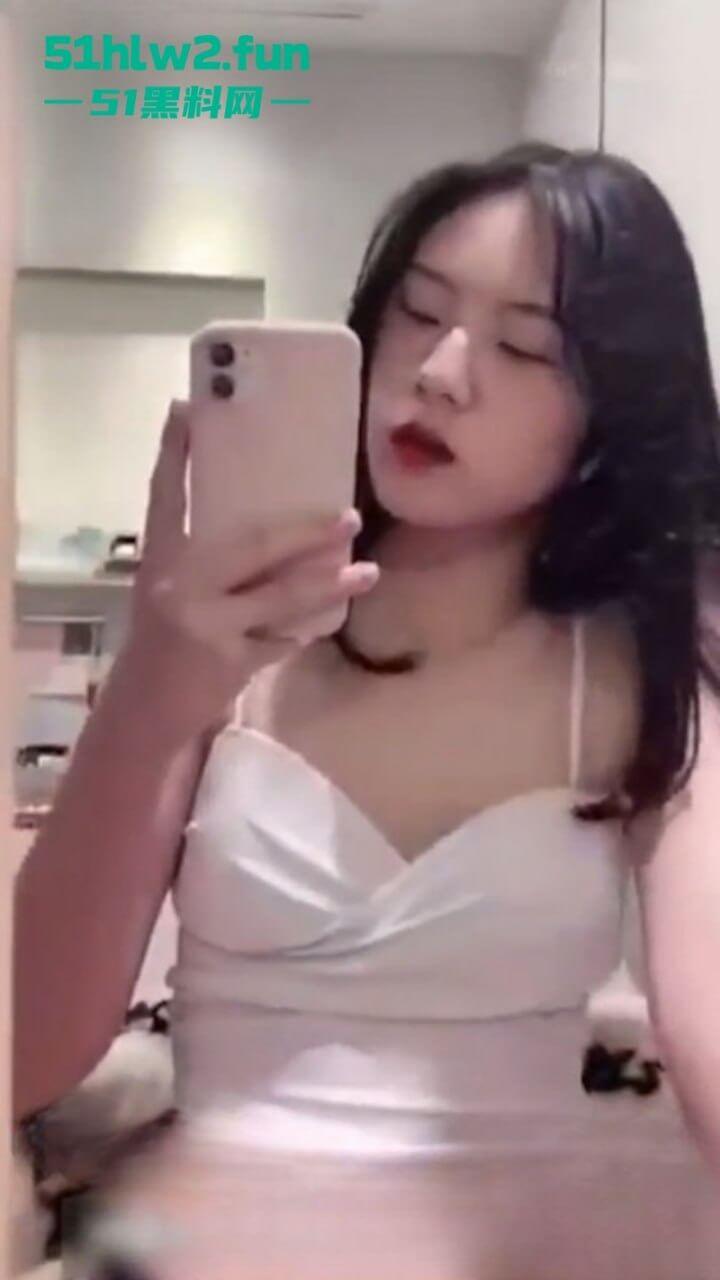 你喜欢的样子我都有，清纯颜值型女大学生送给男友的特殊开学礼物，泄欲发骚拍下视频被泄密！  第6张