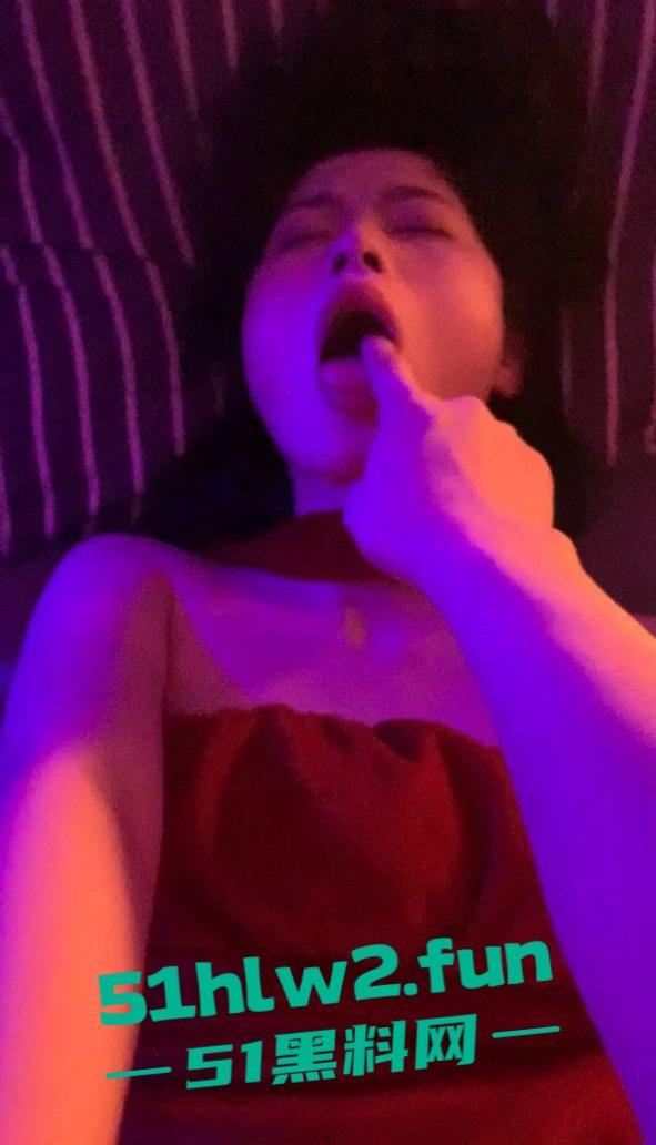 瓜友分享长腿翘臀女同事出差合住一屋，喝酒聊天趁机拿下，激情后入爆操别人老婆就是刺激。  第3张