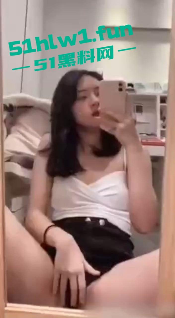 青岛大学【朱晏妮】自慰视频外泄,放假回家没几把草,发给男友自摸福利泄露,草不了逼玩也别玩得这么大啊! 第1张 青岛大学【朱晏妮】自慰视频外泄,放假回家没几把草,发给男友自摸福利泄露,草不了逼玩也别玩得这么大啊! 第1张