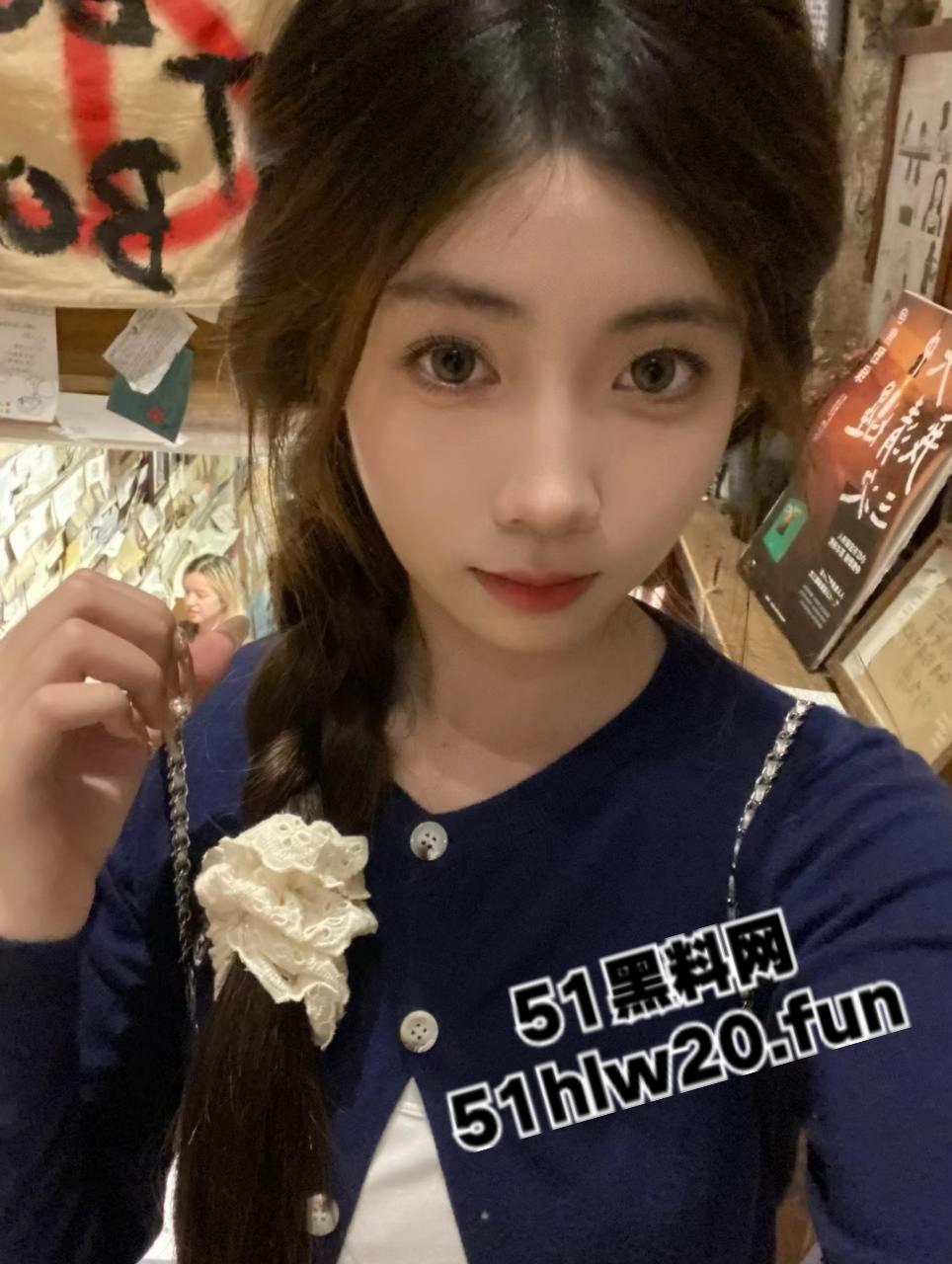 广州反差婊网瘾少女【陈敏仪】清纯颜值极品嫩妹,裸露粉嫩鲍鱼给炮友无套干,跪地吃鸡被射一脸。 第8张 广州反差婊网瘾少女【陈敏仪】清纯颜值极品嫩妹,裸露粉嫩鲍鱼给炮友无套干,跪地吃鸡被射一脸。 第8张