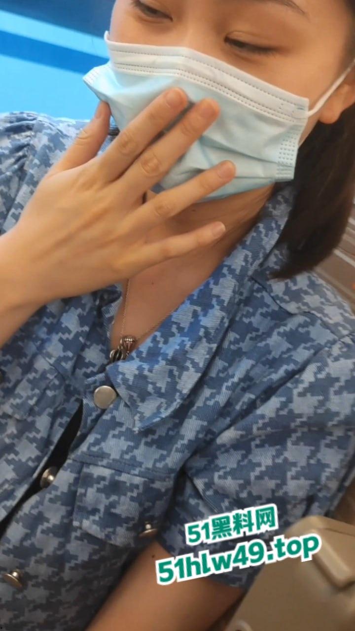 瓜友分享调教自己女友，高铁上调教女友吃鸡巴大胆在车上露出，有这么乖巧听话的骚母狗真是羡慕。  第5张