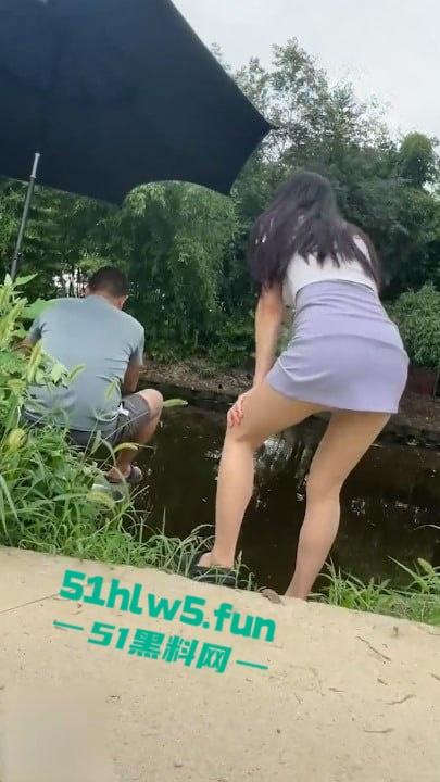 家有娇妻【6】天气太热了，老婆怕热所以选择真空出门，以防流汗户外露出视频。  第4张