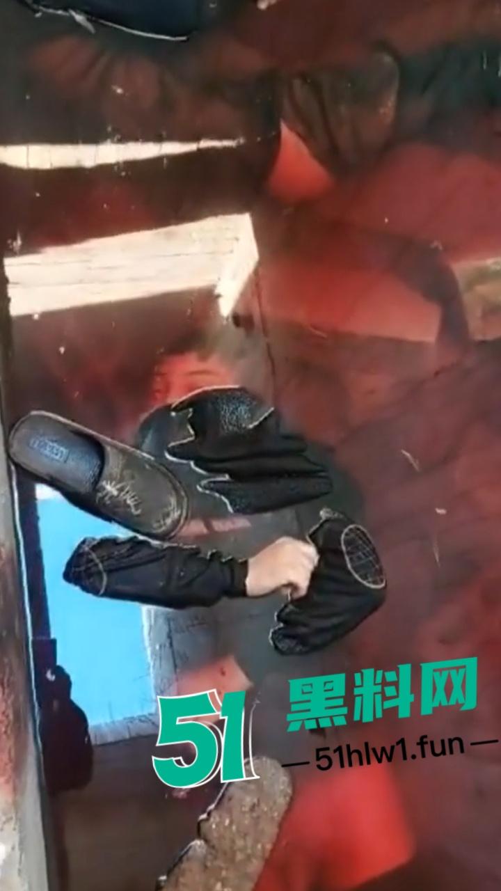 【血腥恐怖慎点】叙利亚惨烈现状沙姆解放组织，在当地肆意杀人视百姓如牛马，人民生活堪比地狱抛尸现场被曝光。  第2张