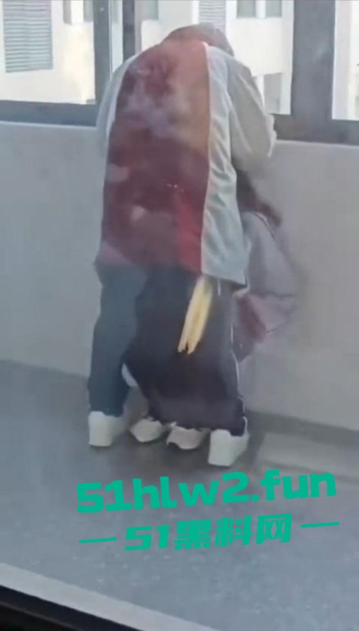 江苏淮阴中专教室走廊变活春宫!学生狗男女当众表演口交,偷拍视频疯传,学校沦为龟狗乐园! 第1张 江苏淮阴中专教室走廊变活春宫!学生狗男女当众表演口交,偷拍视频疯传,学校沦为龟狗乐园! 第1张