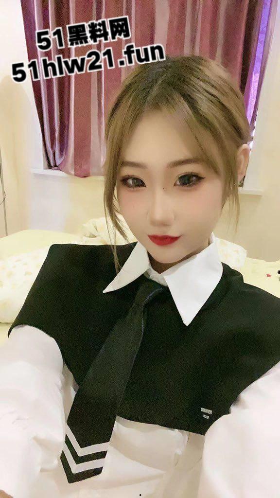 口打舌钉技术口超，舔吸肉棒分分钟爽射，超骚榨精小妖精床上拿捏各种男人，从未有过对手。  第6张