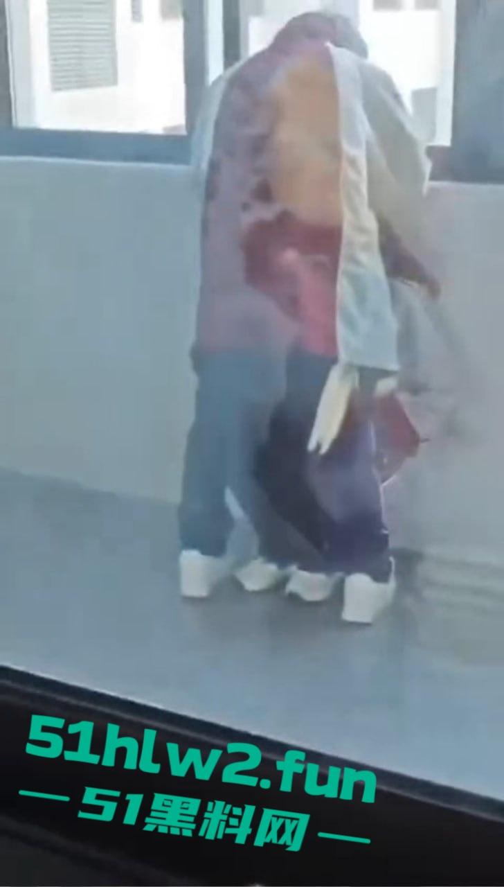 江苏淮阴中专教室走廊变活春宫!学生狗男女当众表演口交,偷拍视频疯传,学校沦为龟狗乐园! 第5张 江苏淮阴中专教室走廊变活春宫!学生狗男女当众表演口交,偷拍视频疯传,学校沦为龟狗乐园! 第5张