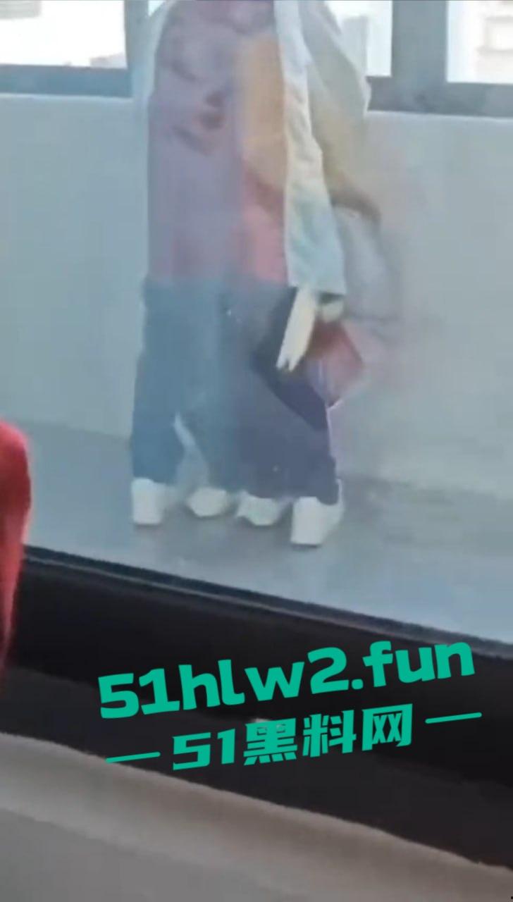 江苏淮阴中专教室走廊变活春宫!学生狗男女当众表演口交,偷拍视频疯传,学校沦为龟狗乐园! 第6张 江苏淮阴中专教室走廊变活春宫!学生狗男女当众表演口交,偷拍视频疯传,学校沦为龟狗乐园! 第6张