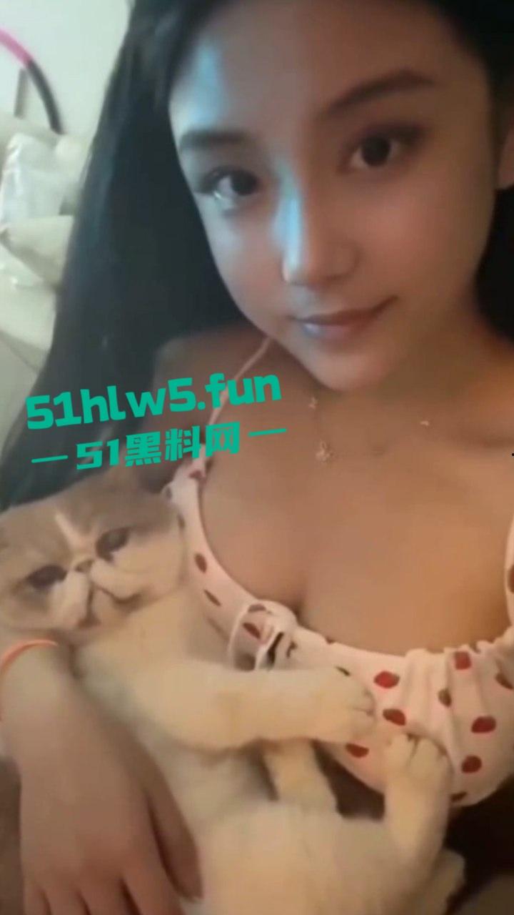 抖音巨乳女神【奶雯】顶级身材性感尤物，颜值清纯气质绝佳四肢纤细美乳硕大，给大哥诱惑私拍流出。  第9张