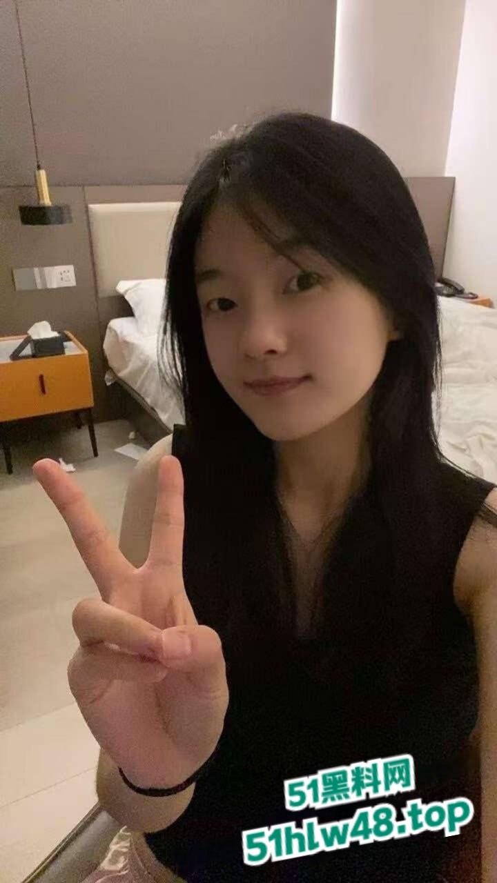 北京外国语大学【刘薇】大一清纯学霸，颜值清纯身材才一流私下超反差，男友自拍性爱视频被流出。  第8张