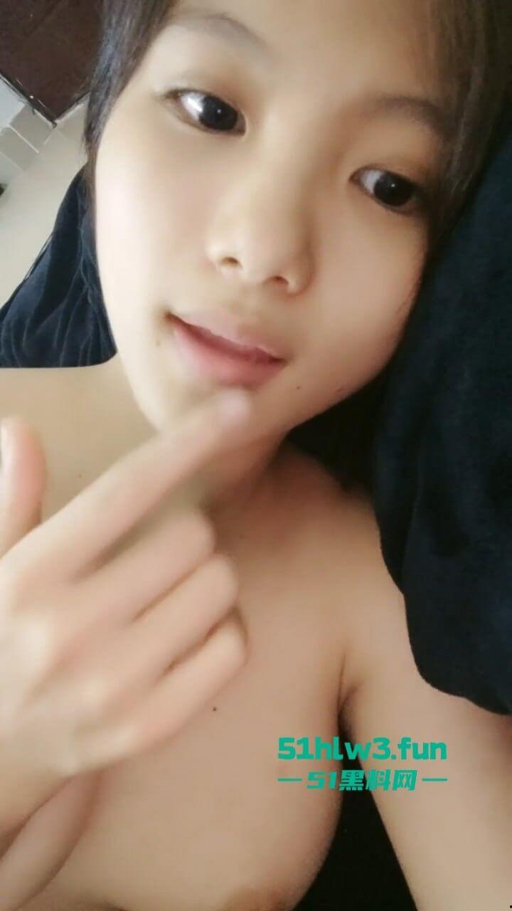 天津理工大学学生妹【王玫雨】校外租房色情直播,自慰抠穴全过程被录屏曝光! 第5张 天津理工大学学生妹【王玫雨】校外租房色情直播,自慰抠穴全过程被录屏曝光! 第5张